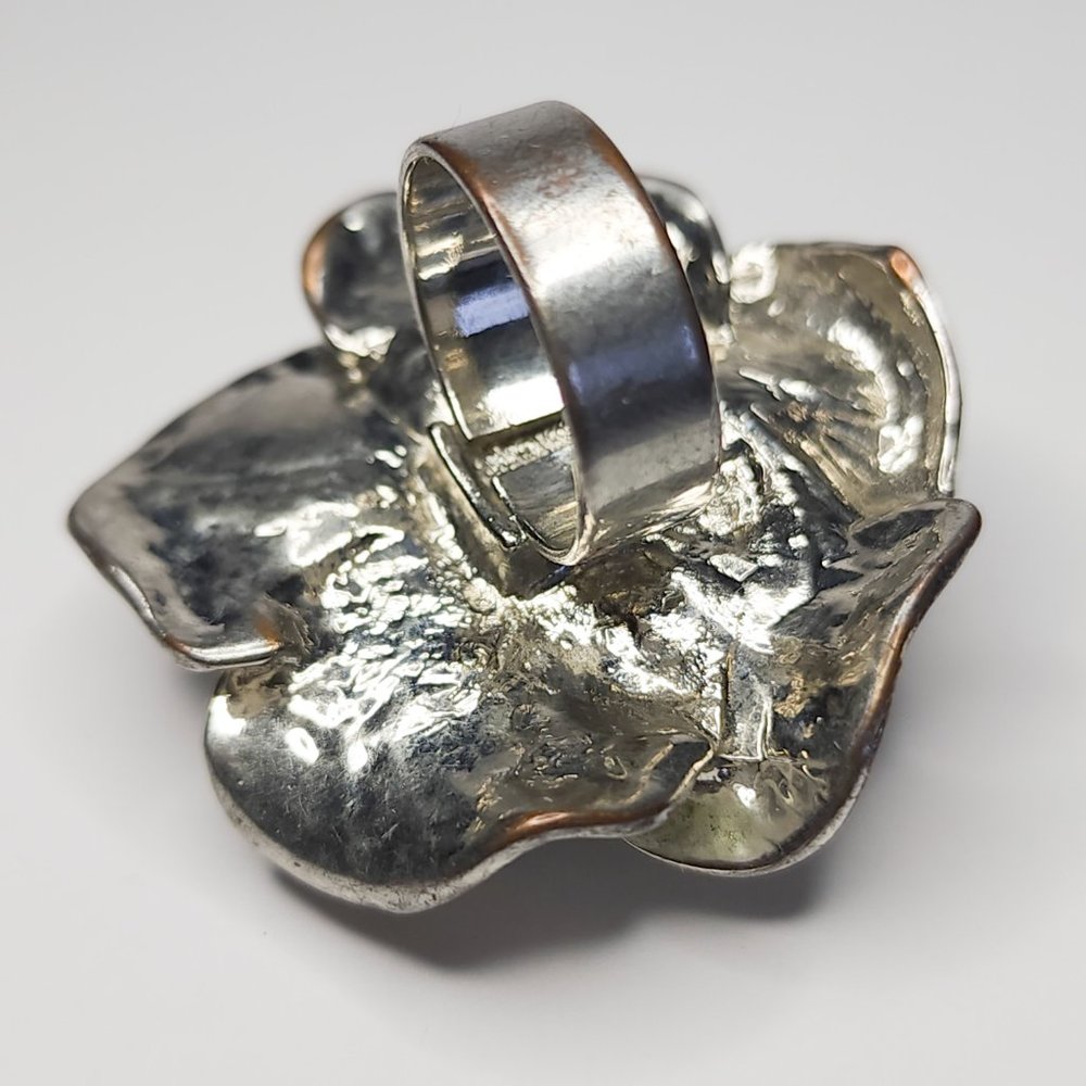 Large Silver Rose Rhinestone Cocktail Ring - Picture 4 of 4